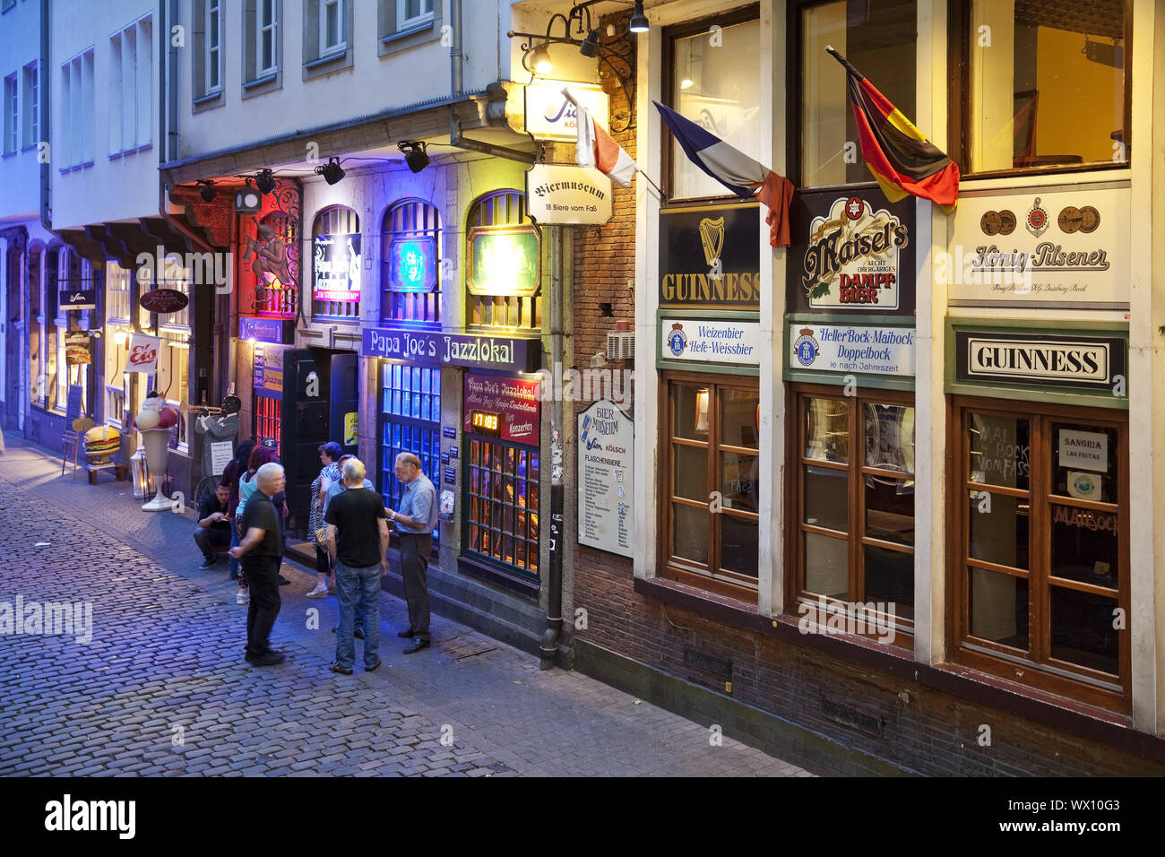 Papa Joe's Jazz Venue, Buttermarkt mercato e Biermuseum nella città vecchia di Colonia, Germania, Europa Foto Stock