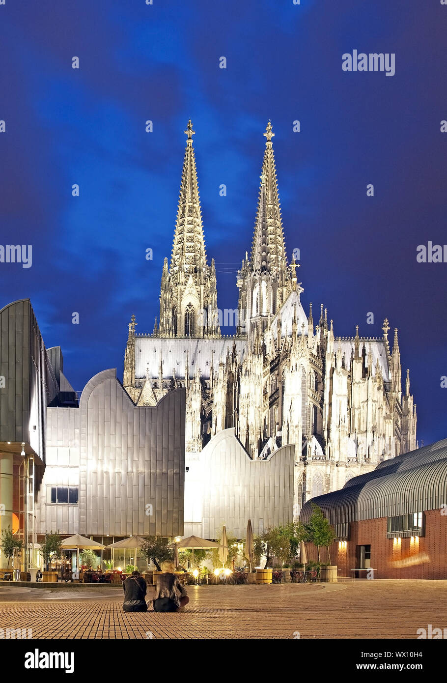 Museo Ludwig e Cattedrale di Colonia in serata, Colonia, nella Renania, Germania, Europa Foto Stock