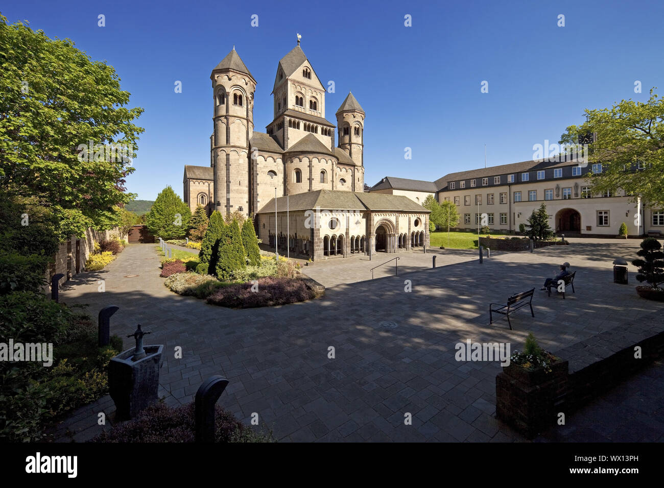 Maria Laach Abbey, Glees, Eifel, Renania-Palatinato, Germania, Europa Foto Stock