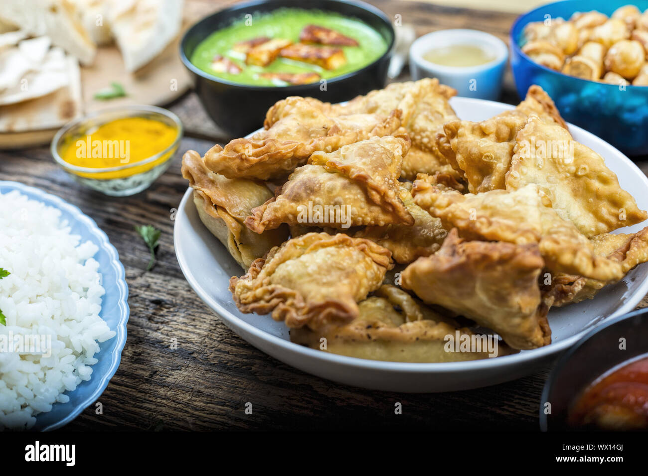 Cucina orientale, appetitosi, samosa, Indiana, pachistano bangladese, tradizionale, cucina Foto Stock