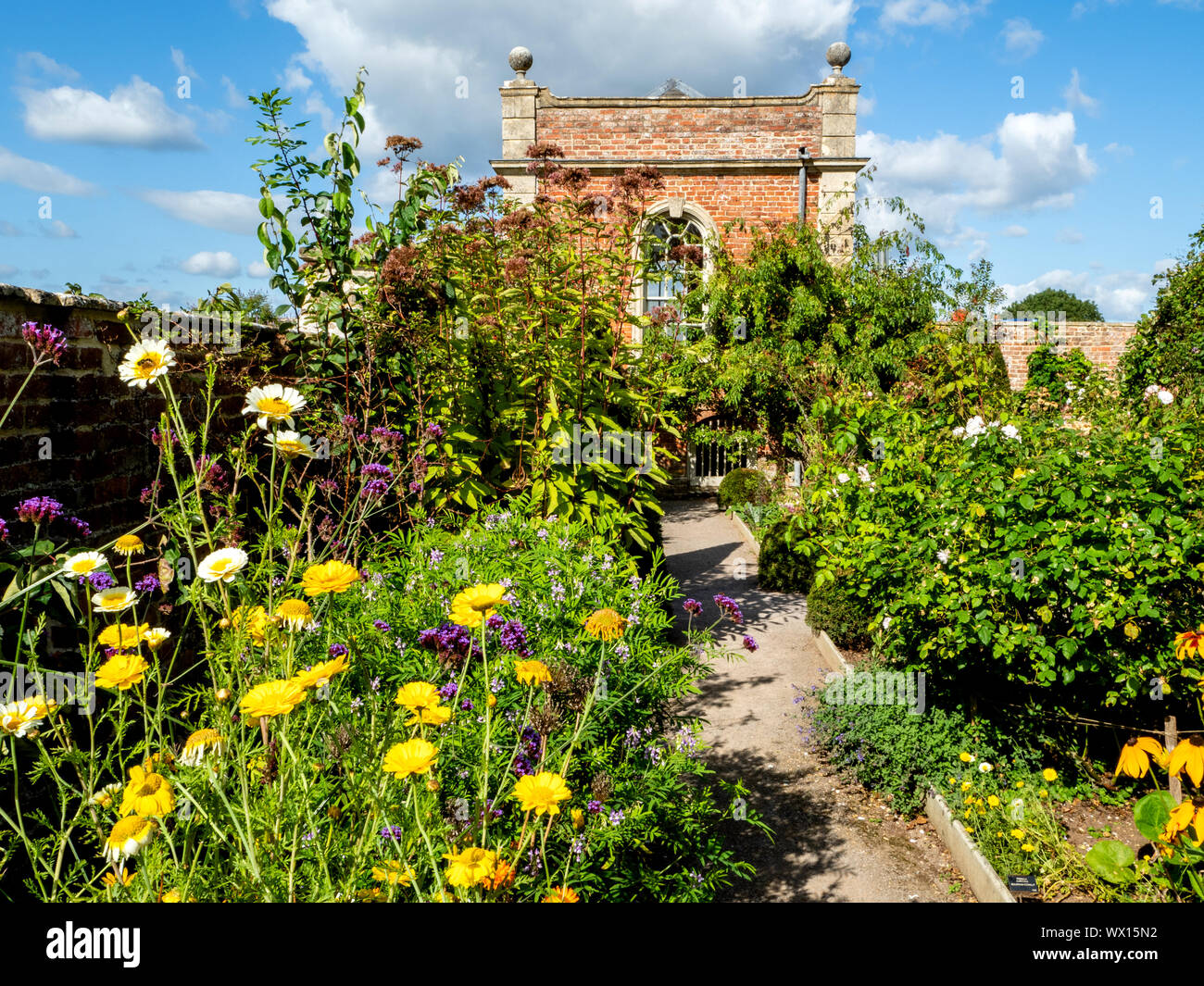Il giardino segreto e la casa estiva a Wesbury Corte Giardino del XVII secolo in stile olandese acqua giardino al Westbury on Severn GLOUCESTERSHIRE REGNO UNITO Foto Stock