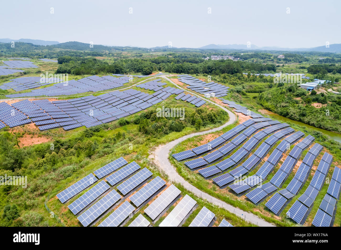 Vista aerea della collina di energia solare Foto Stock