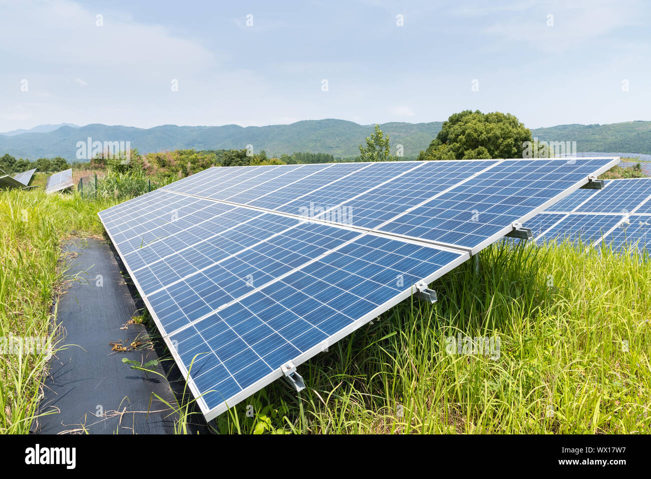 Energia solare sulla collina Foto Stock