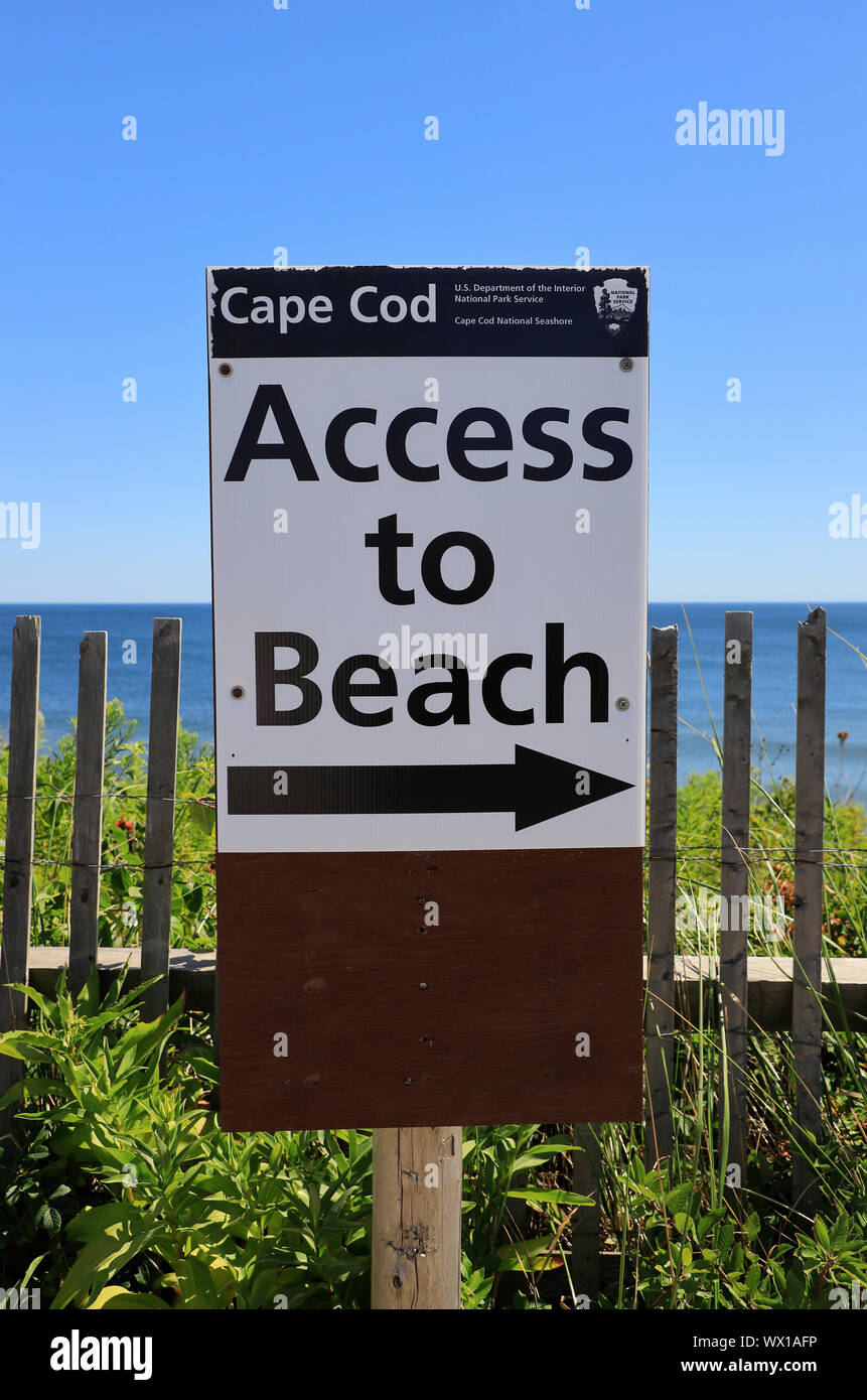 Segno di accesso alla spiaggia di luce Nauset Beach.Cap Cod National Seashore. Eastham. Massachusetts.USA Foto Stock
