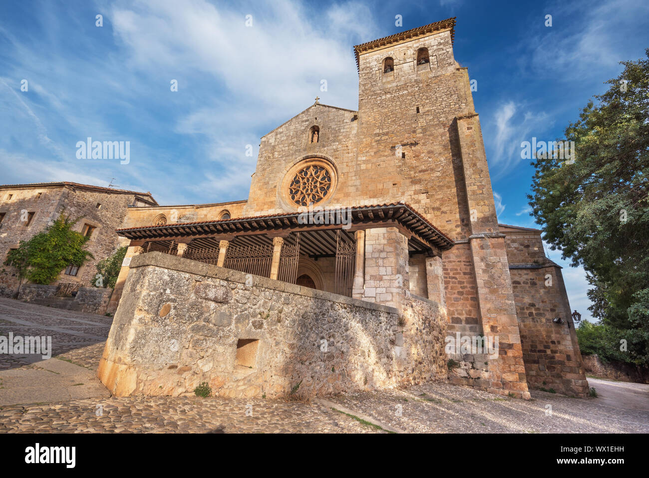 San Cosme Chiesa Collegiata, Covarrubias, Burgos, Spagna. Si tratta di un gotico del XV secolo la chiesa. Foto Stock