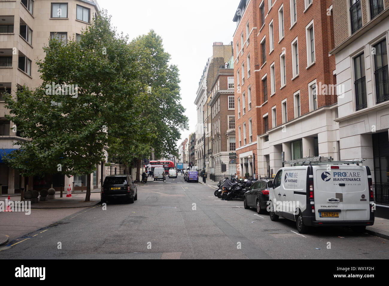 Arlington Street guardando a nord di Londra, settembre 16, 2019. Fotografia di Suzanne Plunkett Foto Stock