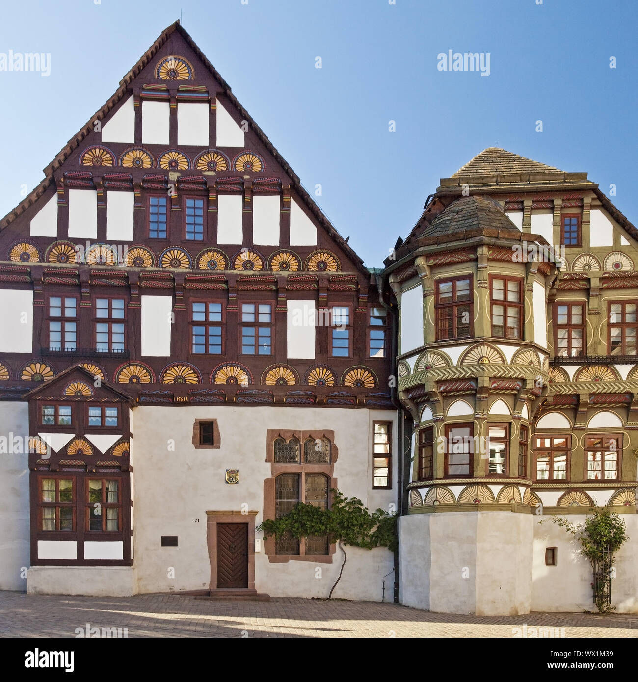 Dechanei, a struttura mista in legno e muratura doppia casa frontone, Hoexter, Renania settentrionale-Vestfalia, Germania, Europa Foto Stock