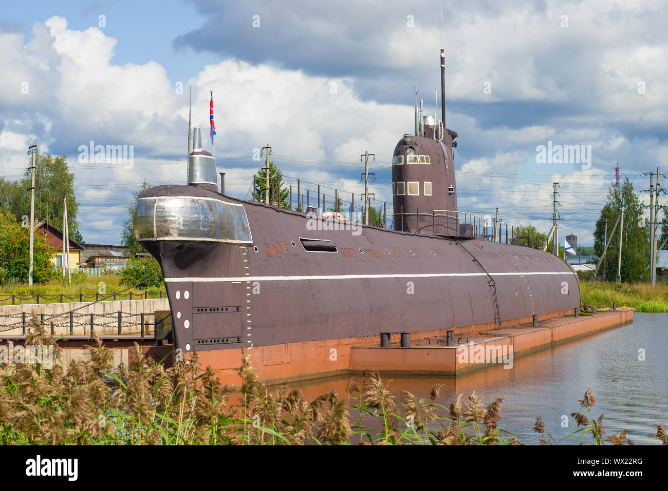 VYTEGRA, RUSSIA - Agosto 16, 2019: sottomarino sovietico B 440 su una soleggiata giornata d agosto. Museo della città di Vytegra Foto Stock