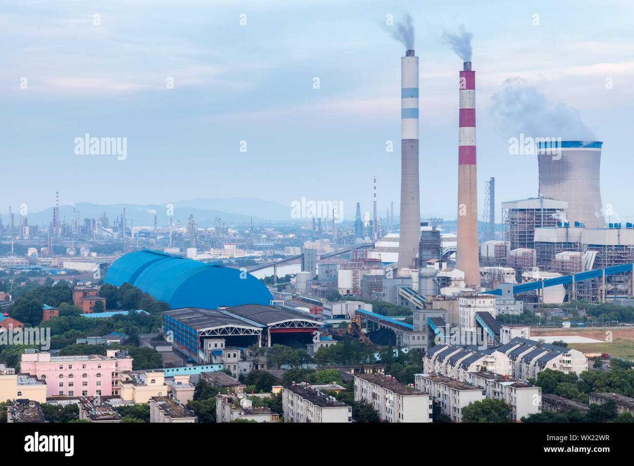 Impianto di alimentazione closeup al crepuscolo Foto Stock