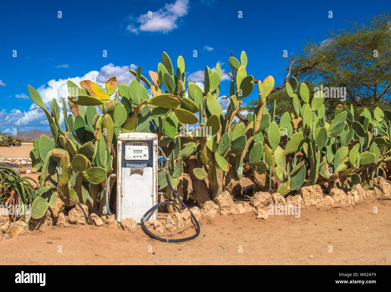 Vecchia Pompa del gas nel deserto del Namib, Solitaire, Namibia Foto Stock