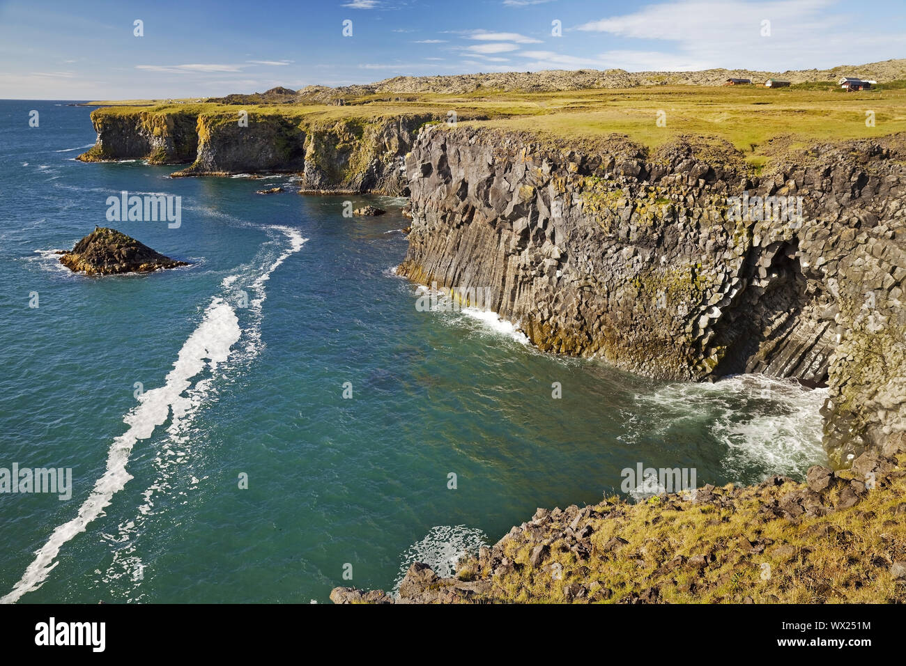 Il paesaggio costiero, ripida costa, vicino Arnarstapi, Snaefellsnes peninsula, Islanda, Europa Foto Stock