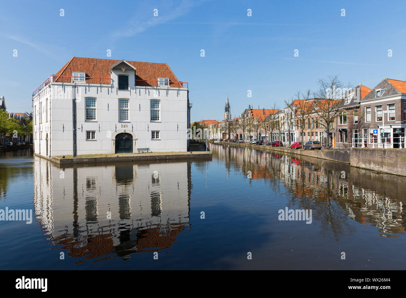 Paesaggio di Delft con case storiche e il museo dell'esercito, Paesi Bassi Foto Stock