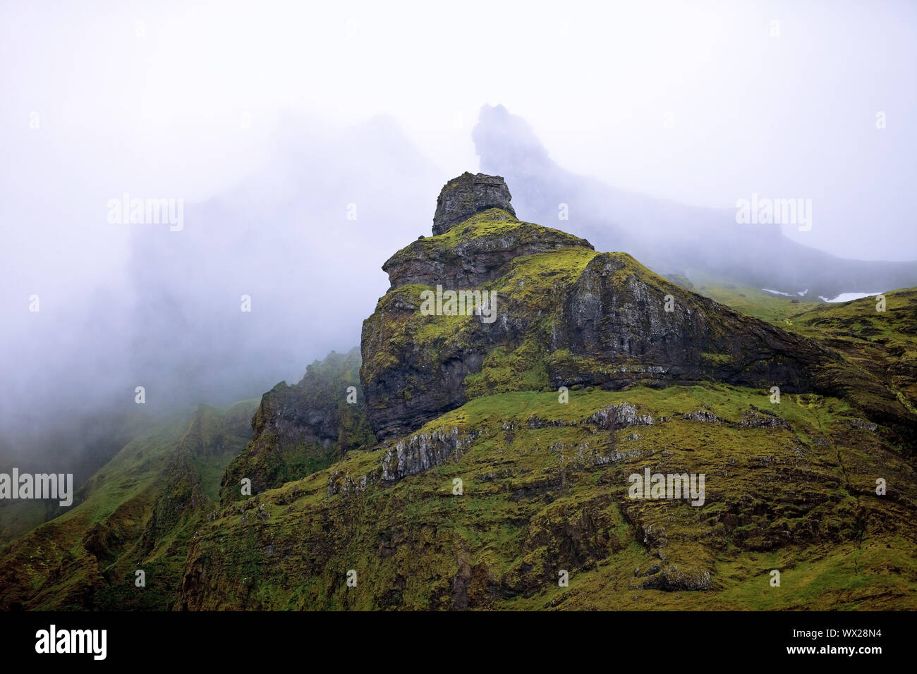 Paesaggio con la nebbia in montagna, Snaefellsnes, West Islanda, Islanda, Europa Foto Stock