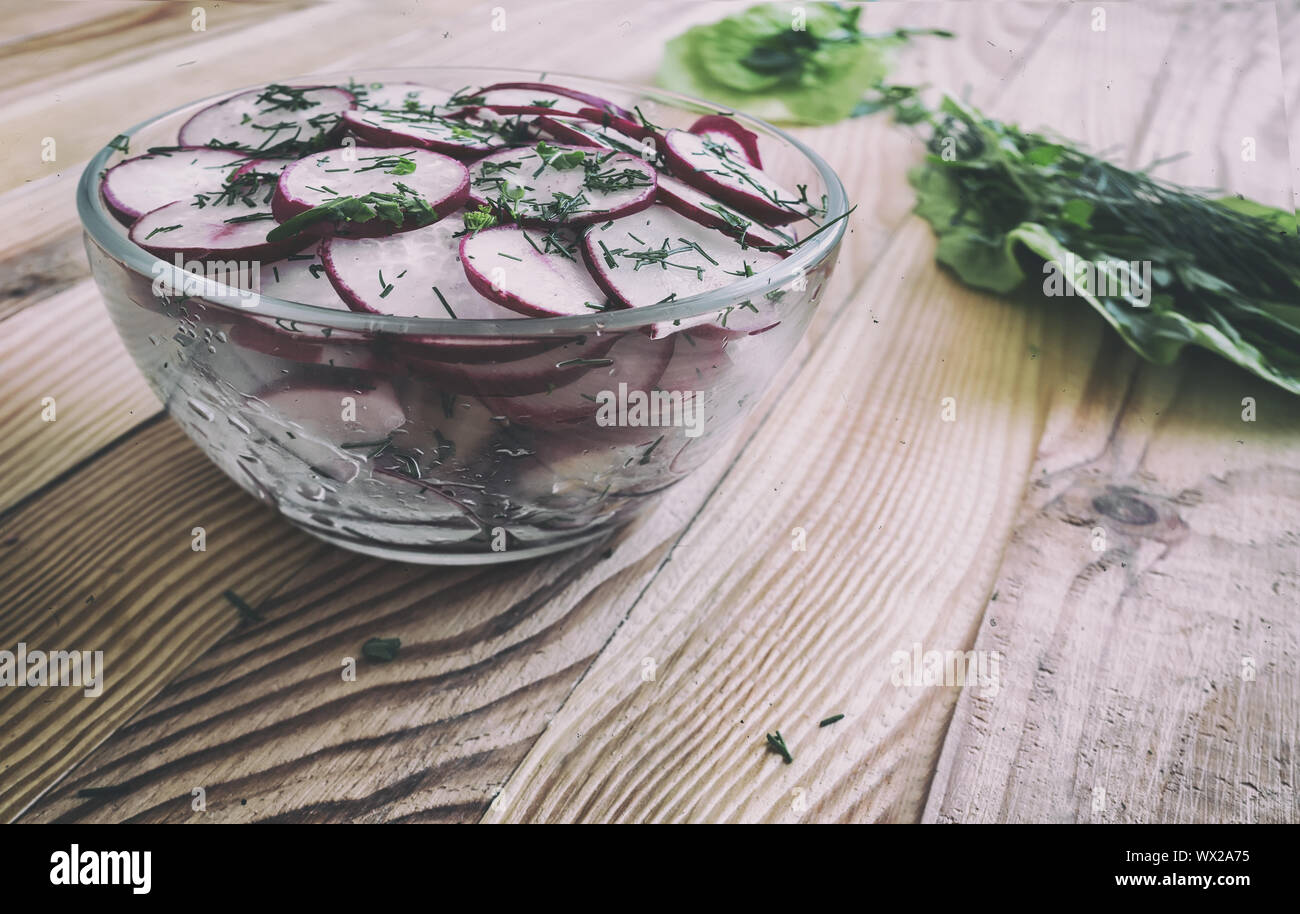 Tagliato in insalata di radicchio e rucola verde. Foto Stock