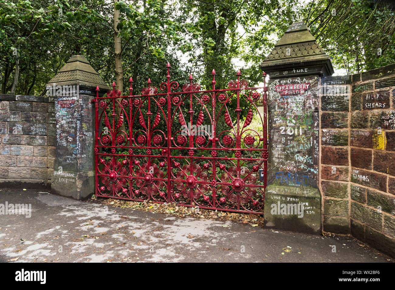 Strawberry Fields gates a Liverpool, UK. Strawberry Fields casa dei bambini motivi sono immortalati nei Beatles pop canzone Strawberry Fields Forever Foto Stock