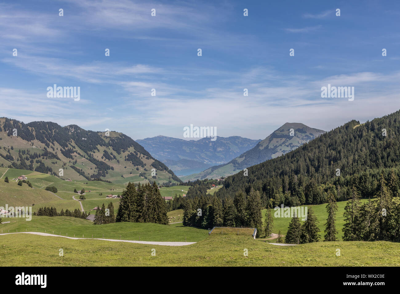 Vista sul Lago di Lucerna nella valle, Nidvaldo, Svizzera, Europa Foto Stock