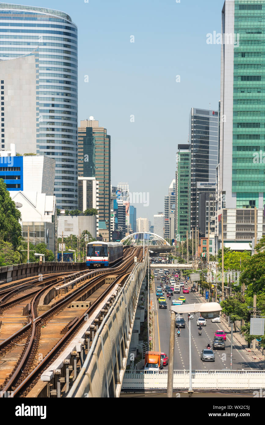 Quartieri Centrali degli Affari Si Lom e Sathon nel megacity Bangkok Foto Stock