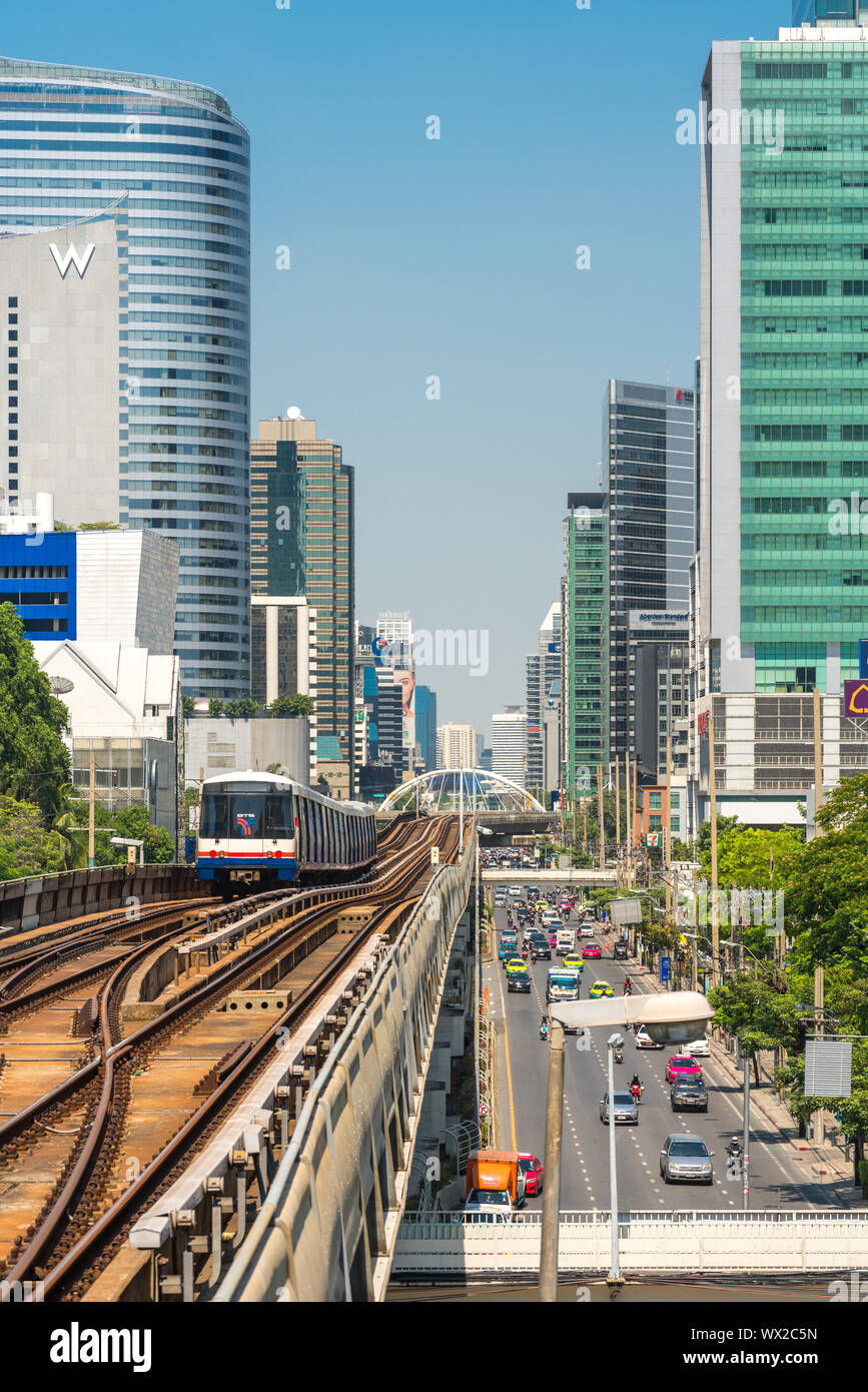 Quartieri Centrali degli Affari Si Lom e Sathon nel megacity Bangkok Foto Stock