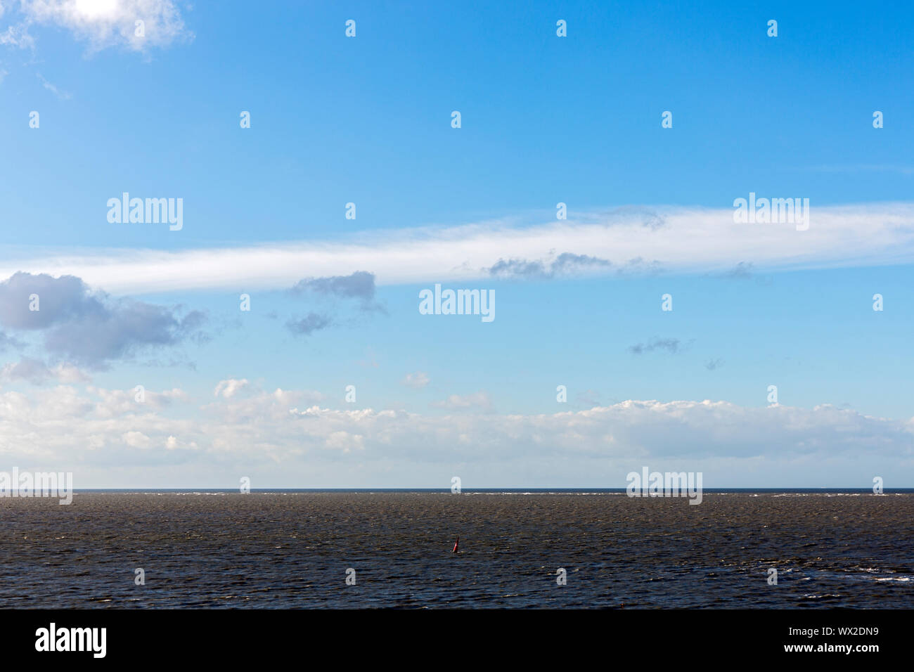 Norderney, Weststrand, Himmel, Meer, Wolken, Buhne Foto Stock