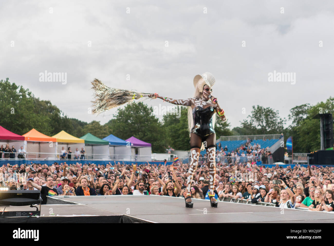 2019, 4 agosto : Grace Jones esegue in Preston Park, Brighton, Regno Unito all amore BN1 Fest Foto Stock