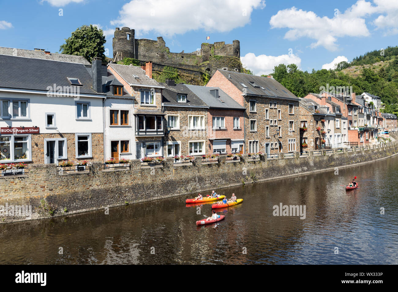 Kayak sul fiume Ourthe in La Roche-en-Ardenne delle Ardenne belghe Foto Stock