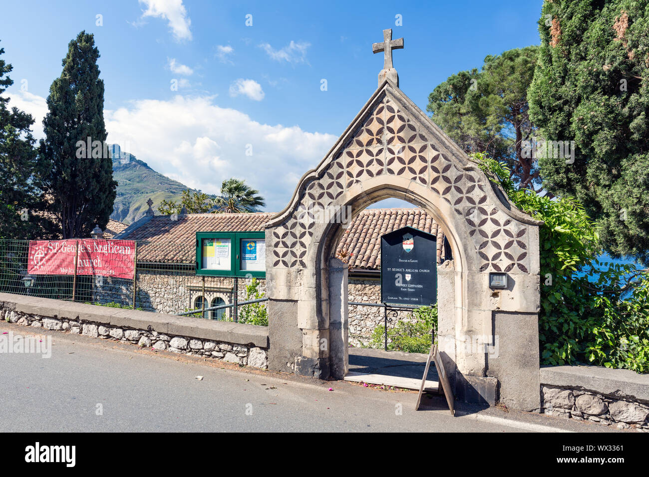 Ingresso della Chiesa anglicana di Taormina in Sicilia, Italia Foto Stock