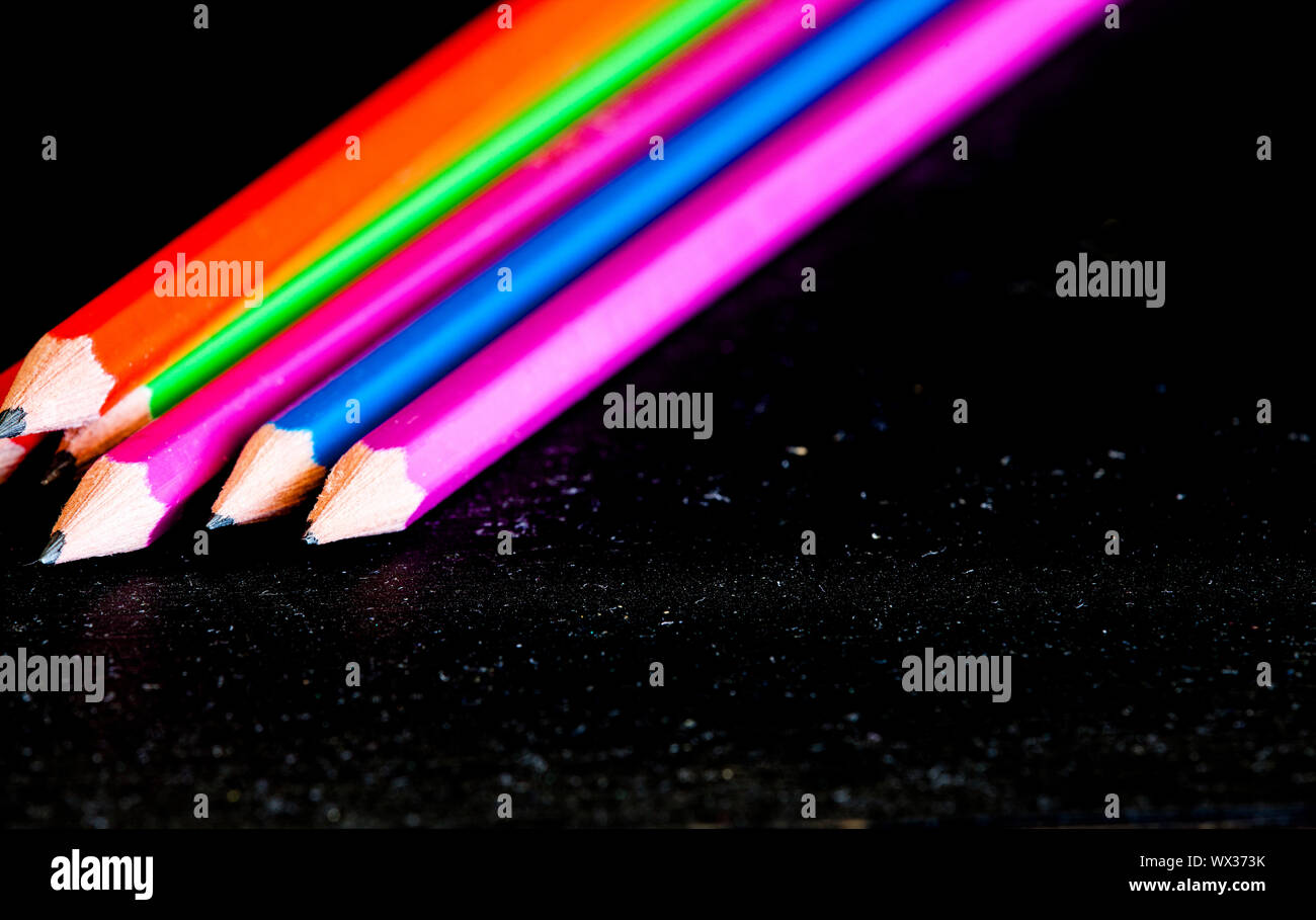 Abstract sfondo con matite colorate. colori dell'arcobaleno Foto Stock