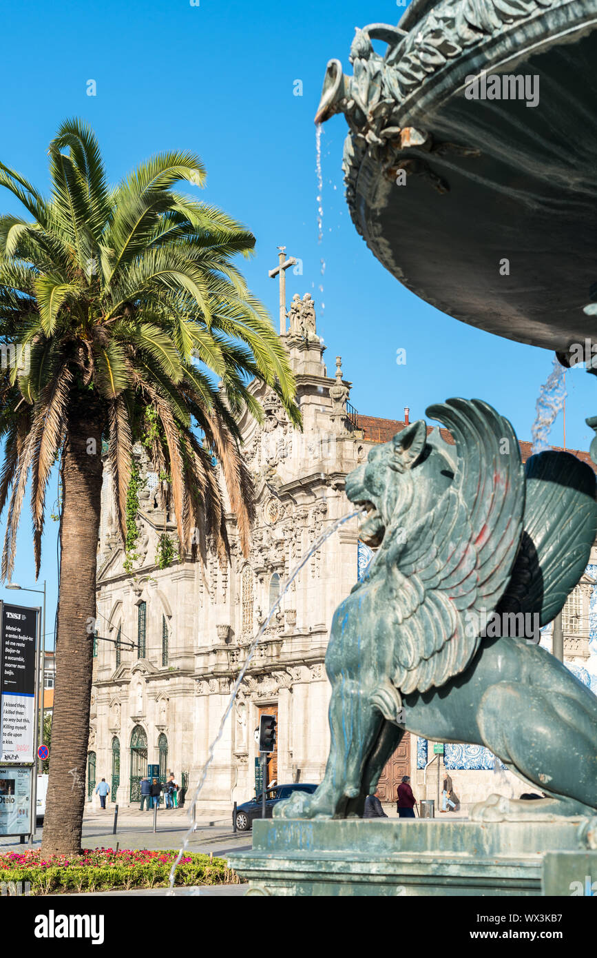 La fontana dei leoni al Gomes Teixeira Square Foto Stock