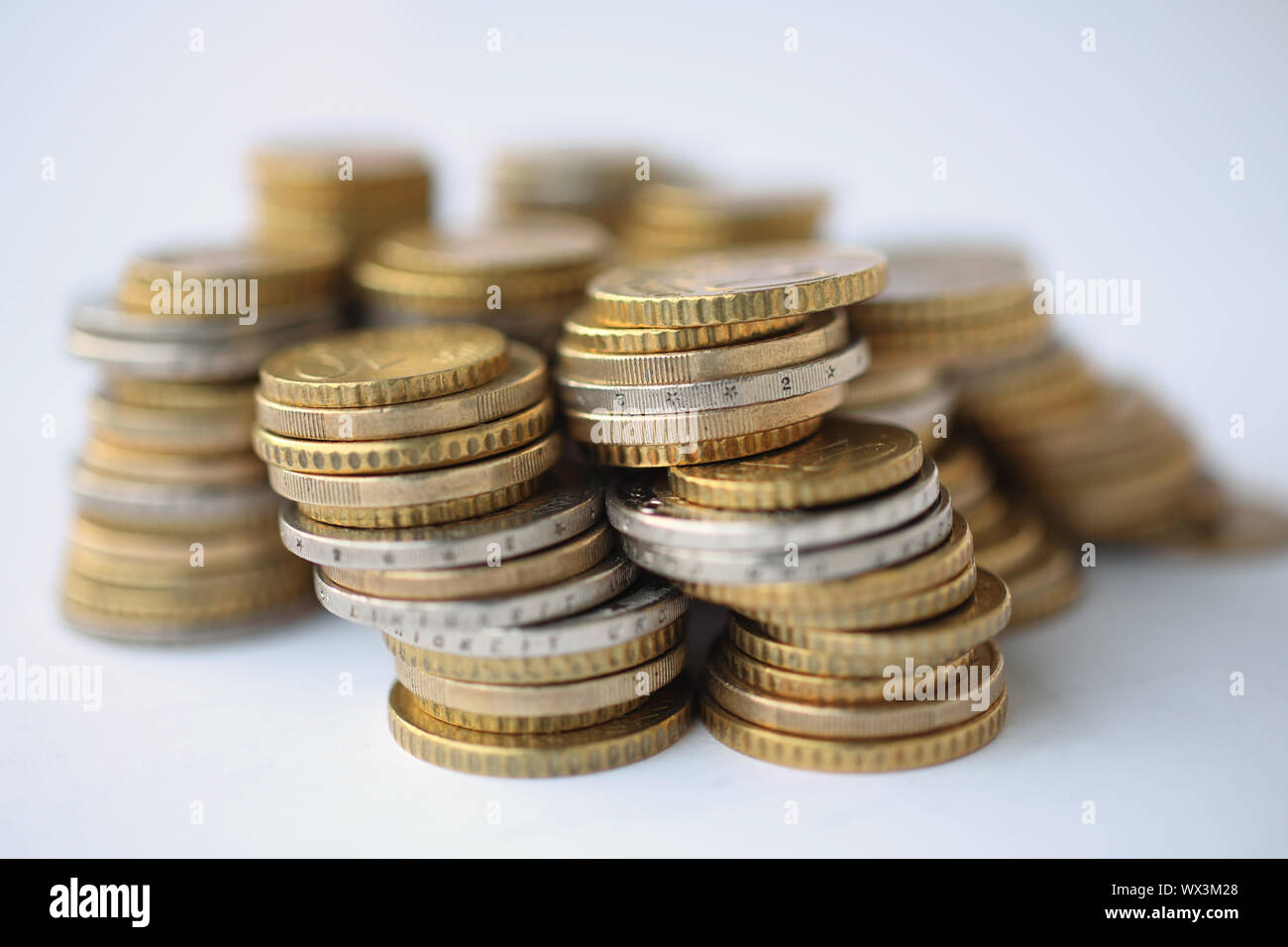 Un mucchio di monete metalliche in euro Foto Stock