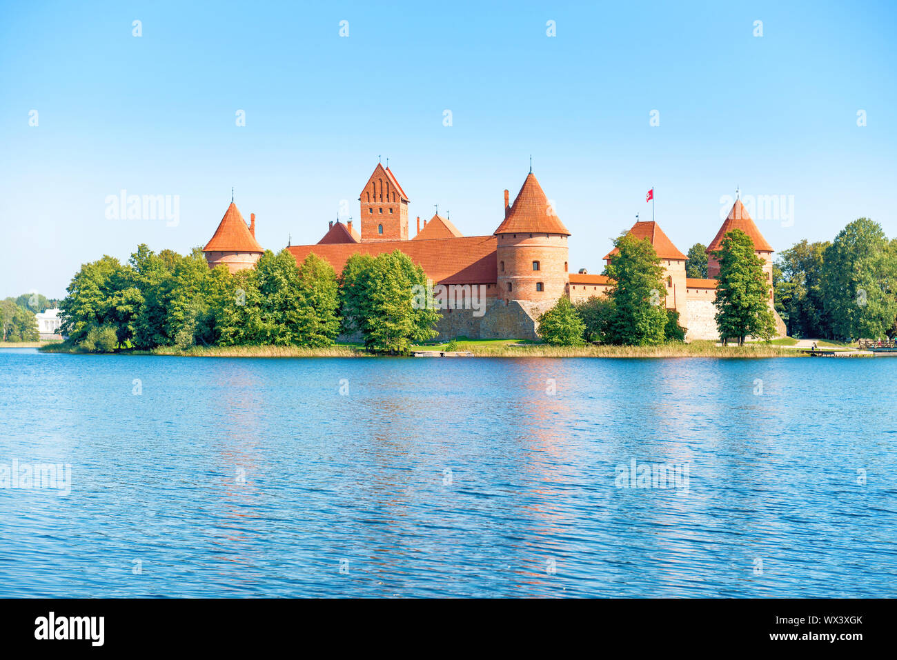 Il Castello di Trakai su isola di lago Foto Stock