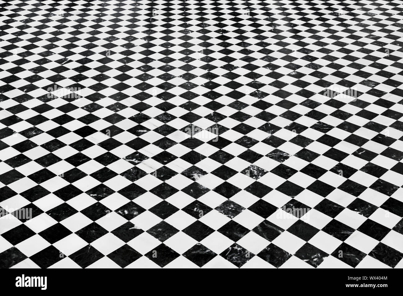 Bel pavimento di piastrelle nel motivo a scacchiera Foto Stock