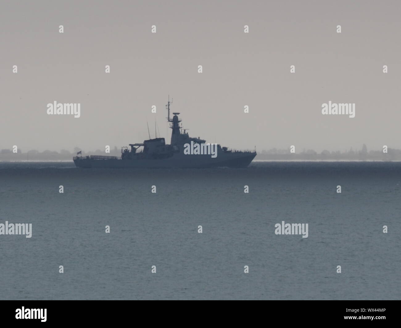 Sheerness, Kent, Regno Unito. 16 Settembre, 2019. HMS Medway off di Sheerness, Kent questa sera. Ella è dovuto arrivare in Chatham domani e verrà ufficialmente incaricato dopo che il luogo è chiamato dopo durante il soggiorno. HMS Medway è un 90-metro offshore nave pattuglia e saranno coinvolti nella lotta contro il terrorismo e anti-operazioni di contrabbando per aiutare a mantenere la Gran Bretagna sicuro. Credito: James Bell/Alamy Live News Foto Stock