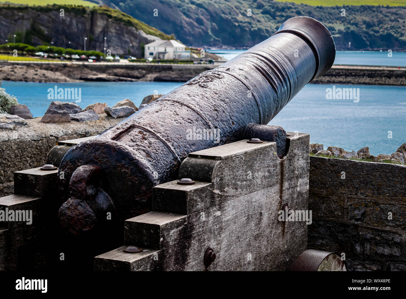 Vintage e navi storiche cannoni Leviathan e monumenti Plymouth Hoe e Barbican Zona Plymouth ,DEVON REGNO UNITO Foto Stock