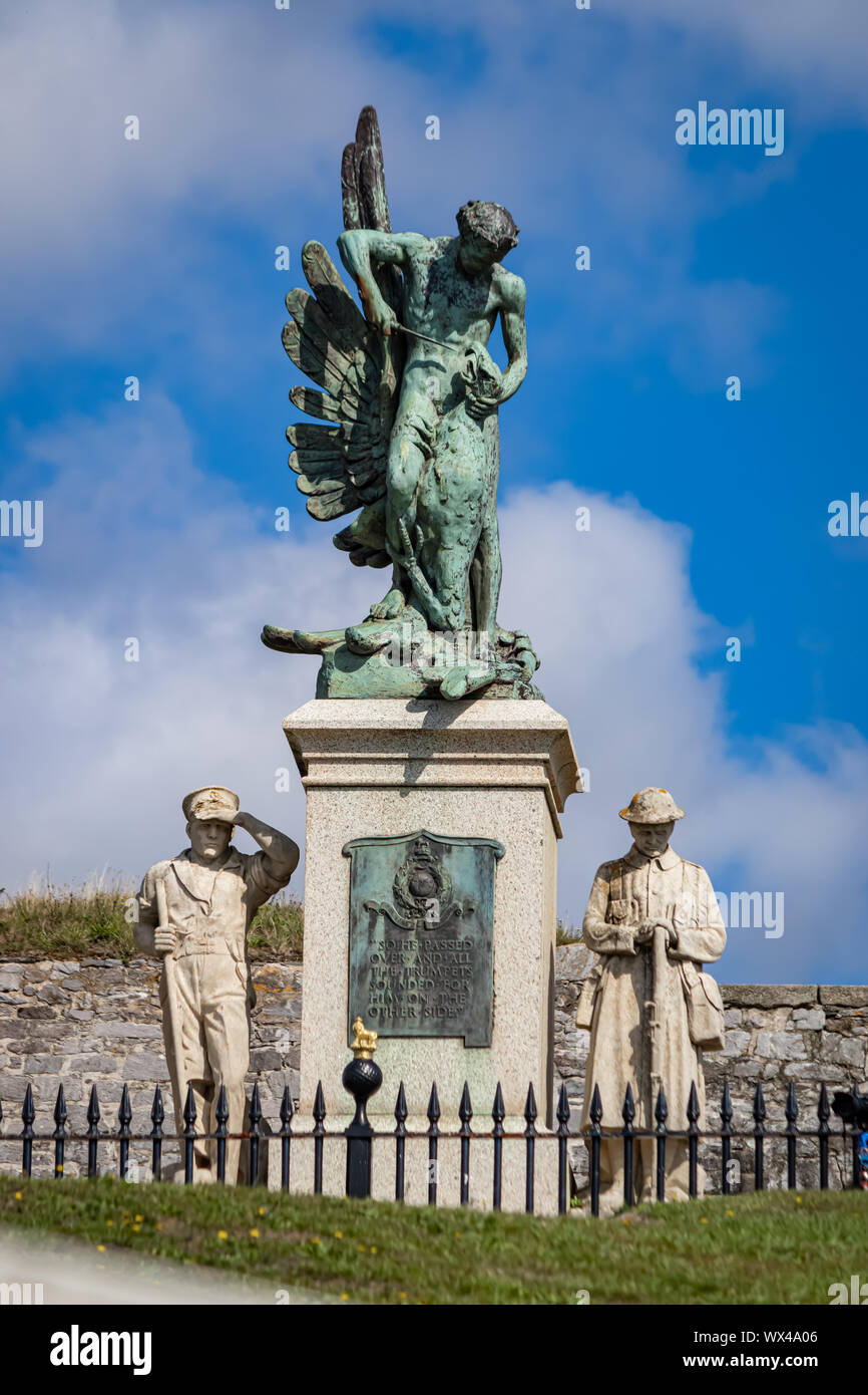 Vintage e navi storiche cannoni Leviathan e monumenti Plymouth Hoe e Barbican Zona Plymouth ,DEVON REGNO UNITO Foto Stock