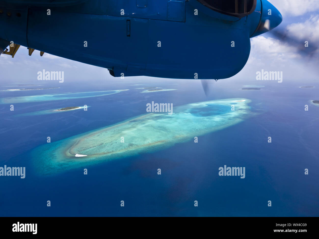 Maldive vista aerea da idrovolante su una scogliera di corallo Foto Stock