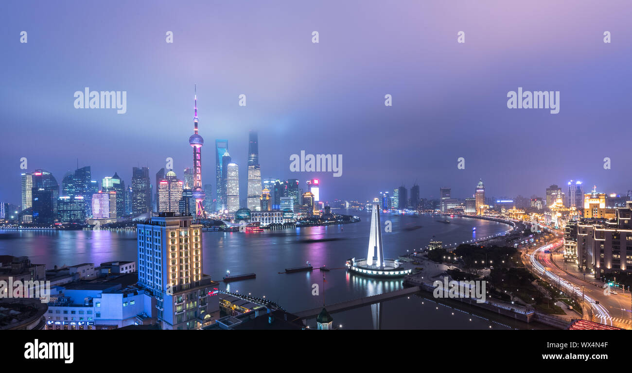 Vista notturna a Shanghai in Cina Foto Stock