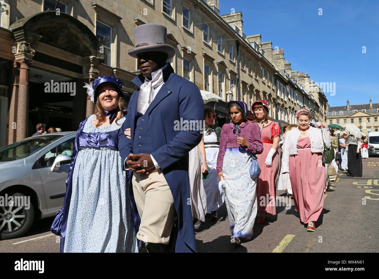 Grand Regency costume Promenade, Jane Austen Festival, Milsom Street, Bath, Somerset, Inghilterra, Gran Bretagna, Regno Unito Regno Unito, Europa Foto Stock