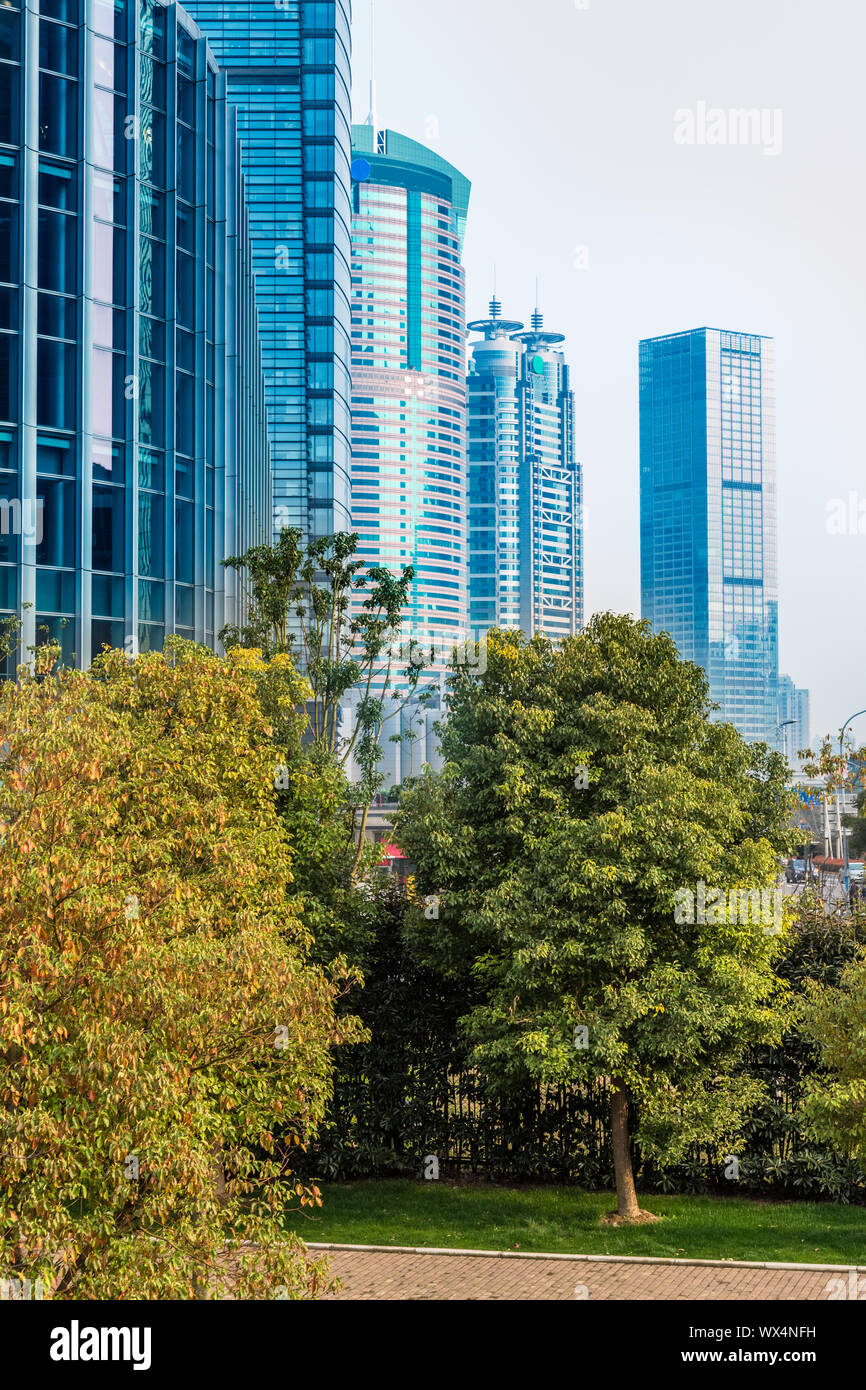 Nei toni del blu edificio per uffici Foto Stock