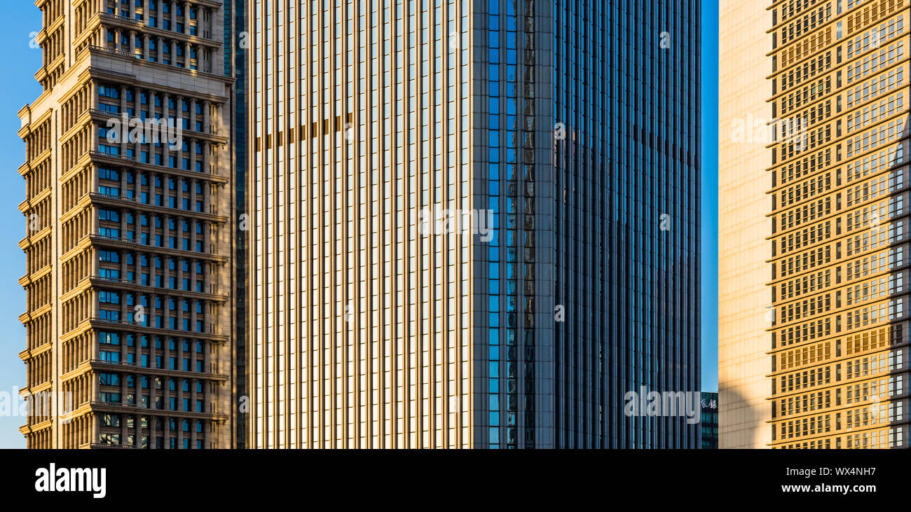 Nei toni del blu edificio per uffici Foto Stock