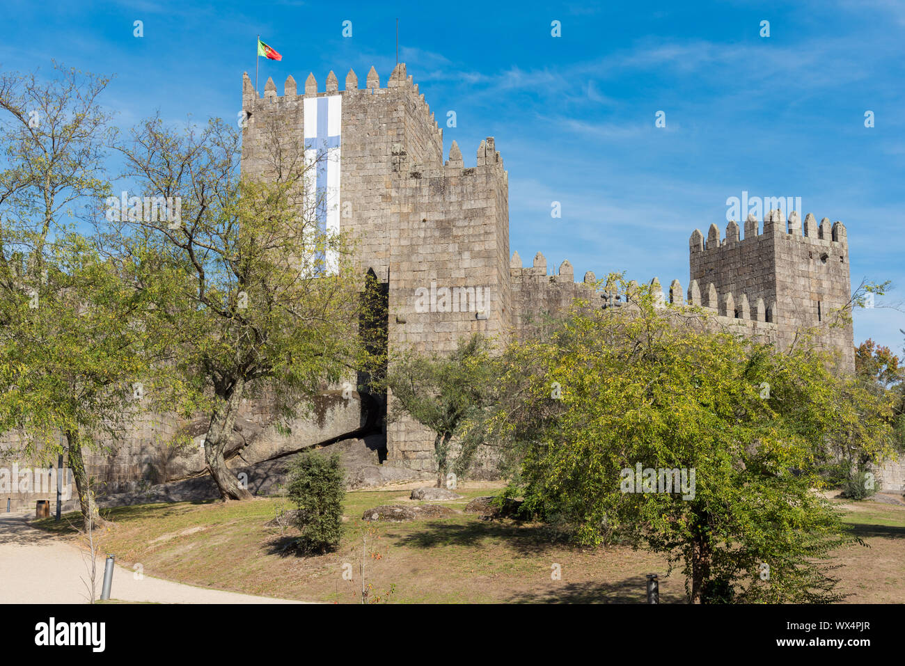 Il castello di Guimarães nel nord del Portogallo Foto Stock