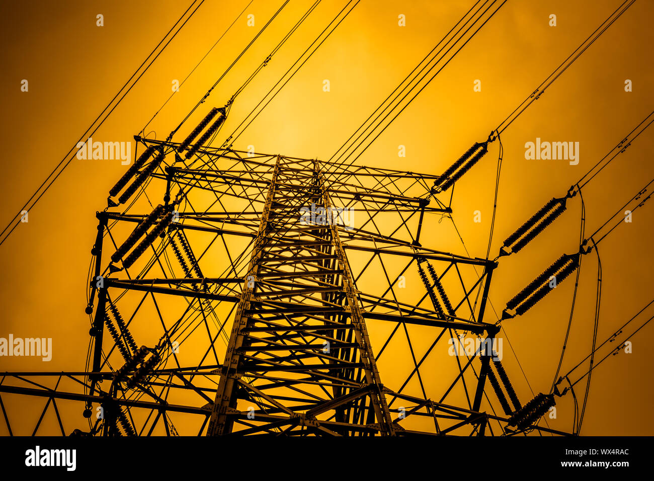 Tensione alta torri Foto Stock