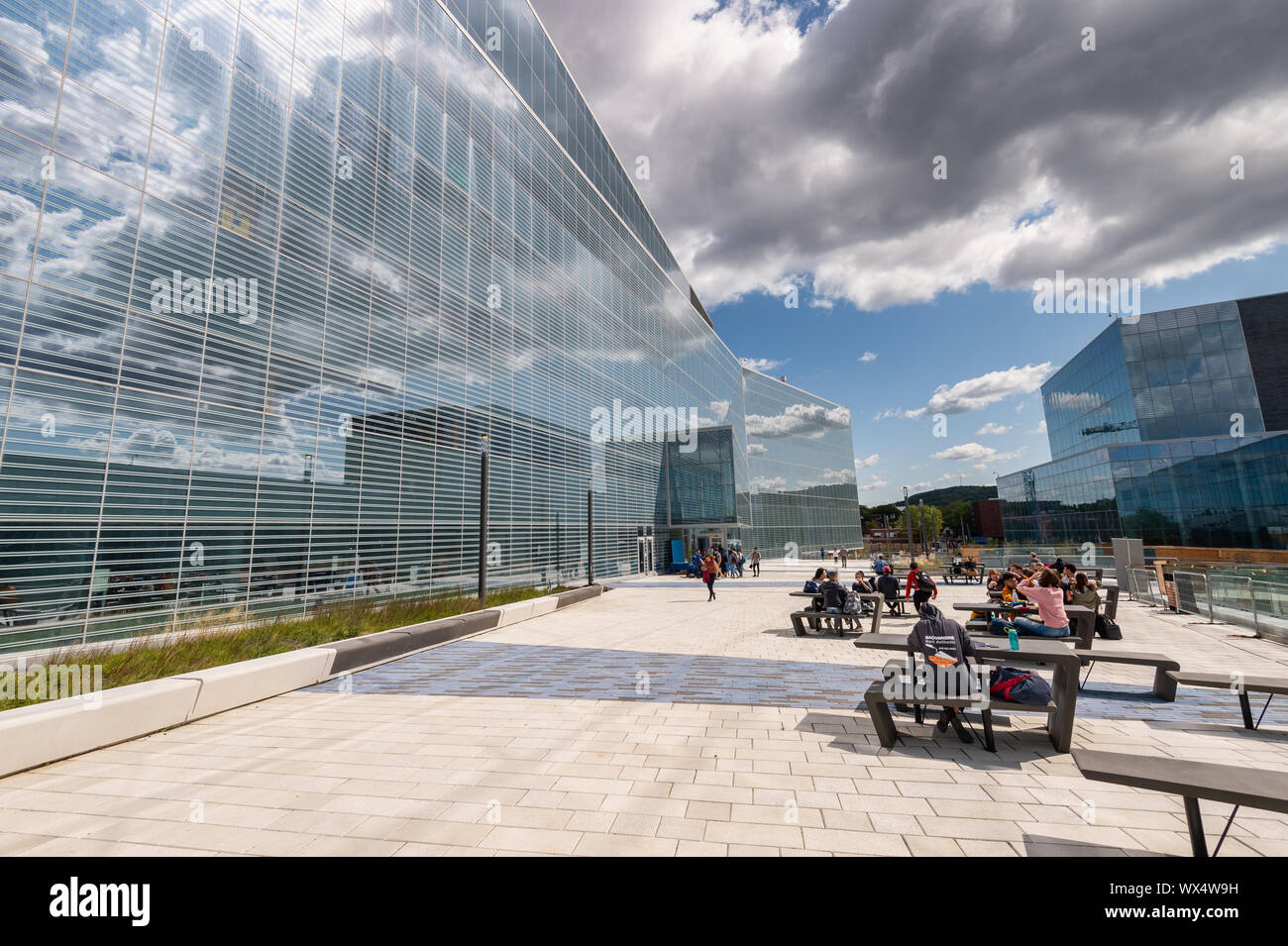 Montreal, CA - 16 Settembre 2019: la nuova scienza complessa costruzione dell'Universite de Montreal sul campus MIL. Foto Stock