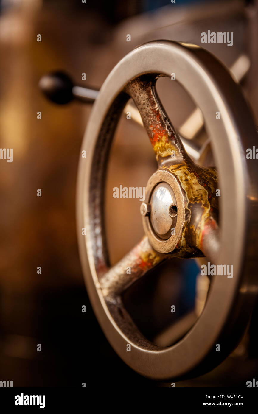 Dettaglio di un annata di produzione industriale dei metalli tornio di lavoro Foto Stock