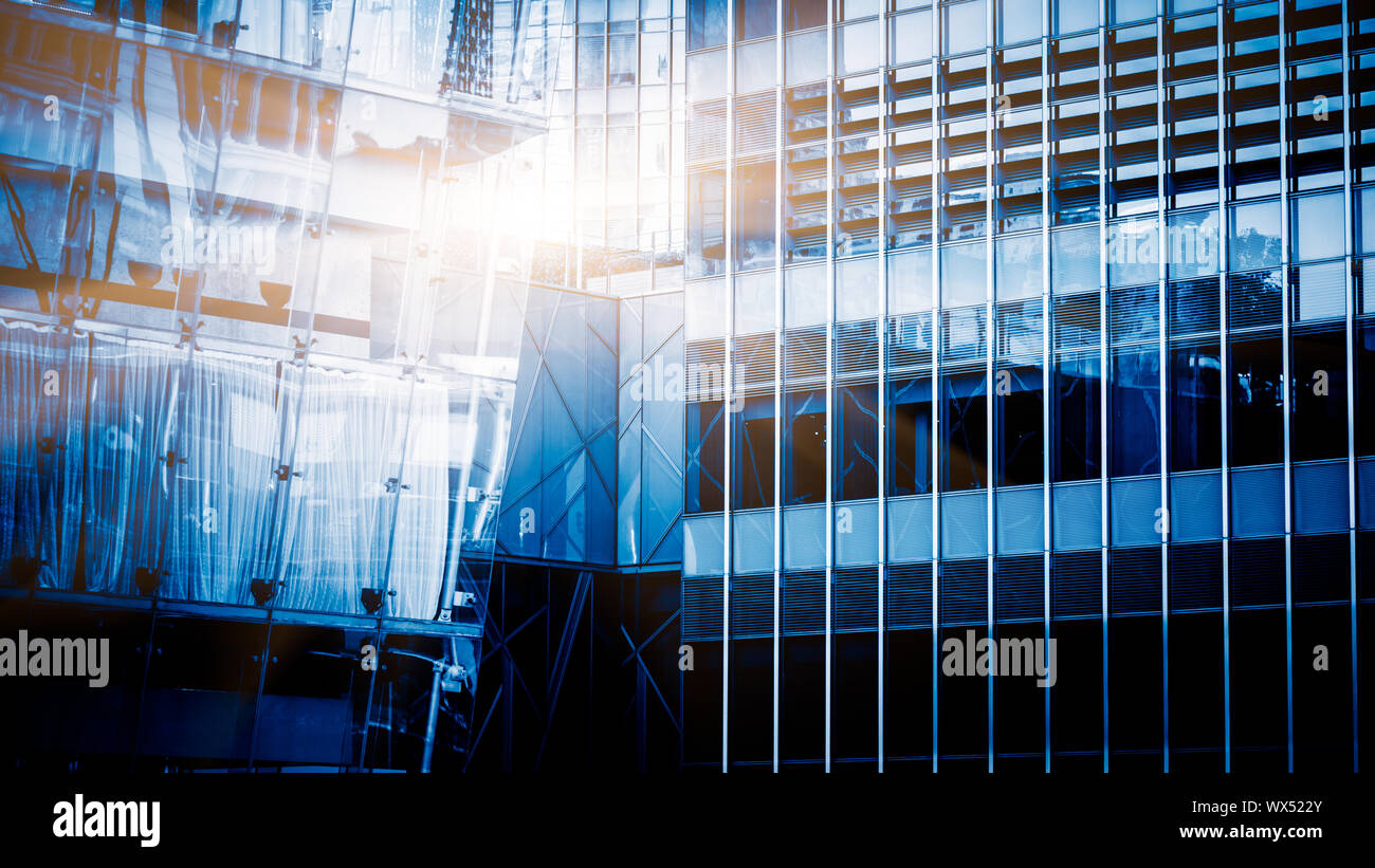 Nei toni del blu edificio per uffici Foto Stock