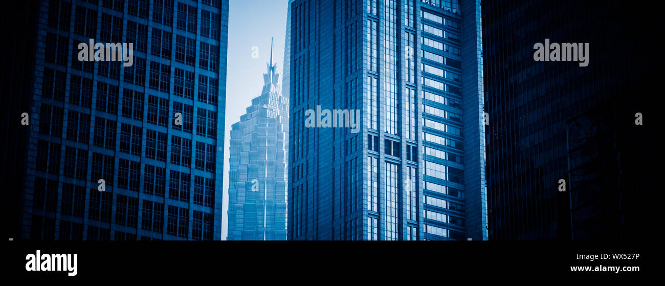 Nei toni del blu edificio per uffici Foto Stock