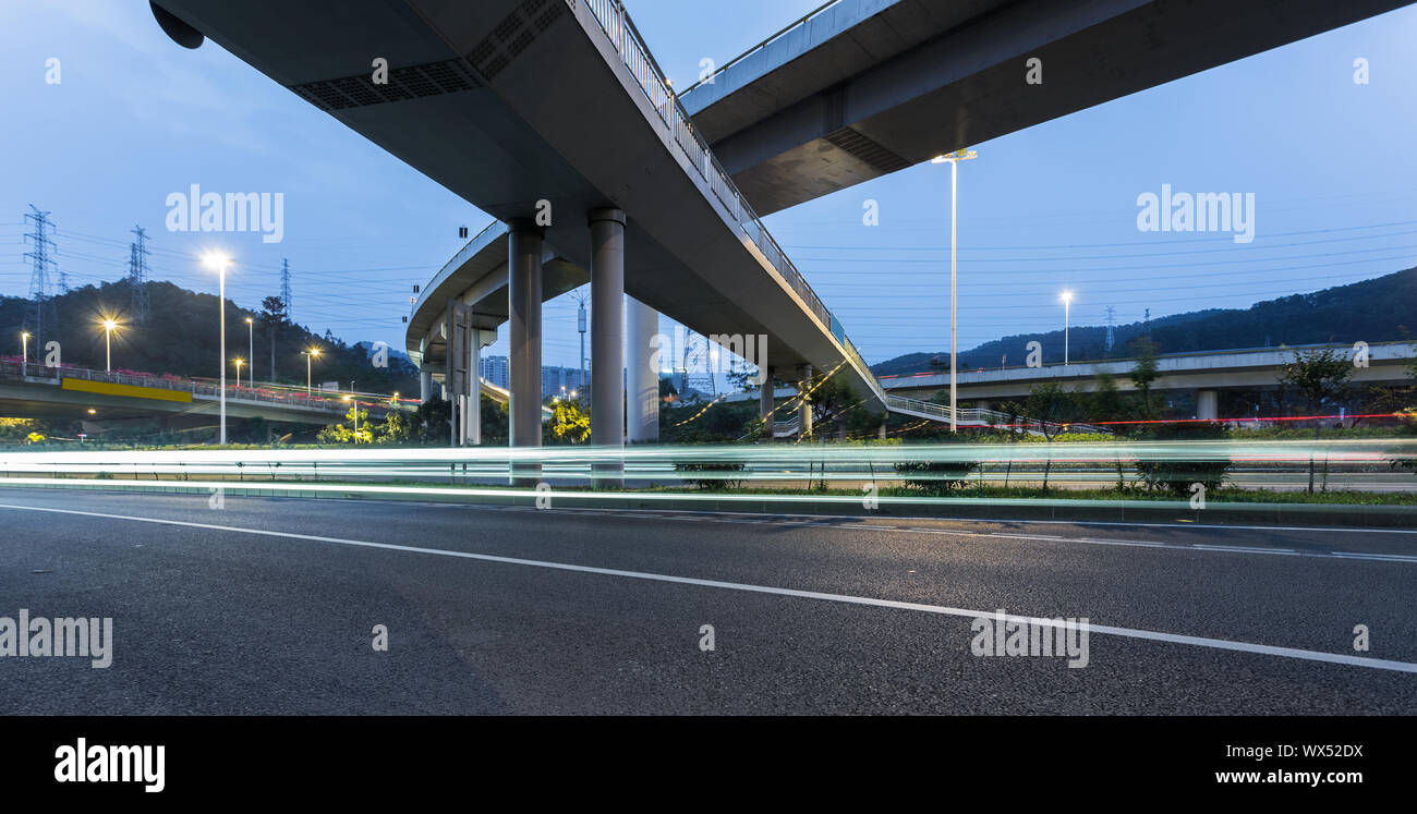 Il traffico di notte Foto Stock