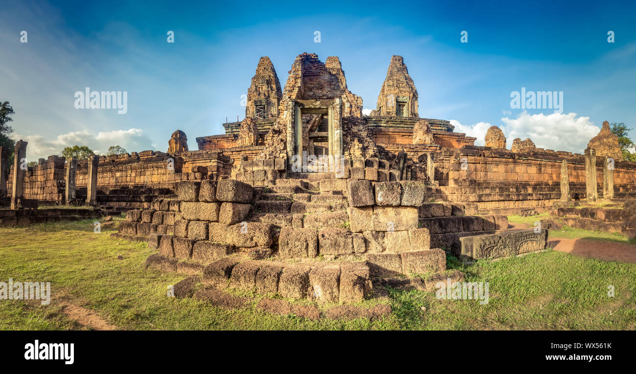 Pre Rup tempio al tramonto. Siem Reap. Cambogia. Panorama Foto Stock