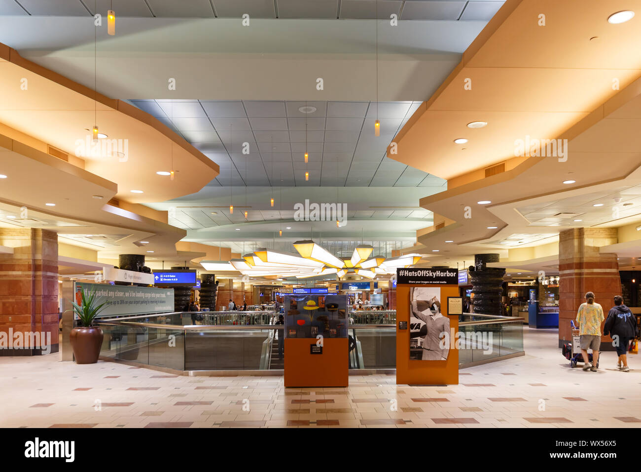 Phoenix, Arizona - Aprile 8, 2019: Terminal 4 dell'aeroporto Sky Harbor di Phoenix (PHX) negli Stati Uniti. Foto Stock