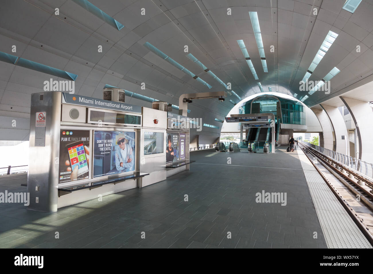 Miami, Florida - Aprile 3, 2019: Metrorail Stazione della metropolitana all'aeroporto di Miami (MIA) negli Stati Uniti. Foto Stock