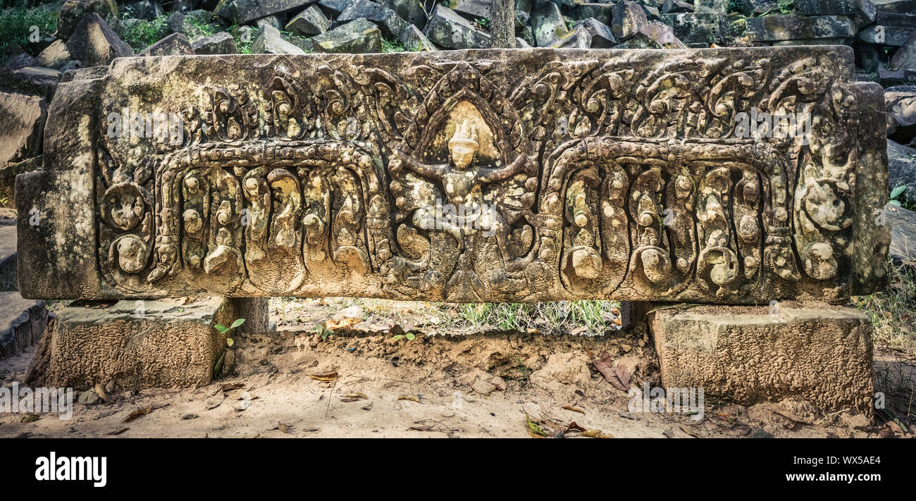 Il bassorilievo a Beng Mealea tempio. Siem Reap. Cambogia. Panorama Foto Stock
